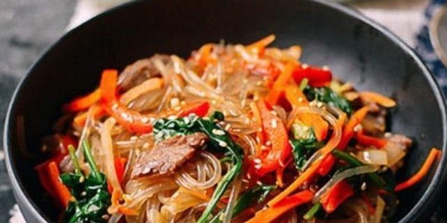 Tết Trung Thu Hàn Quốc - Nguồn Gốc, Ý Nghĩa Và Món Ăn Tiêu Biểu 5 Miến xào Japchae
